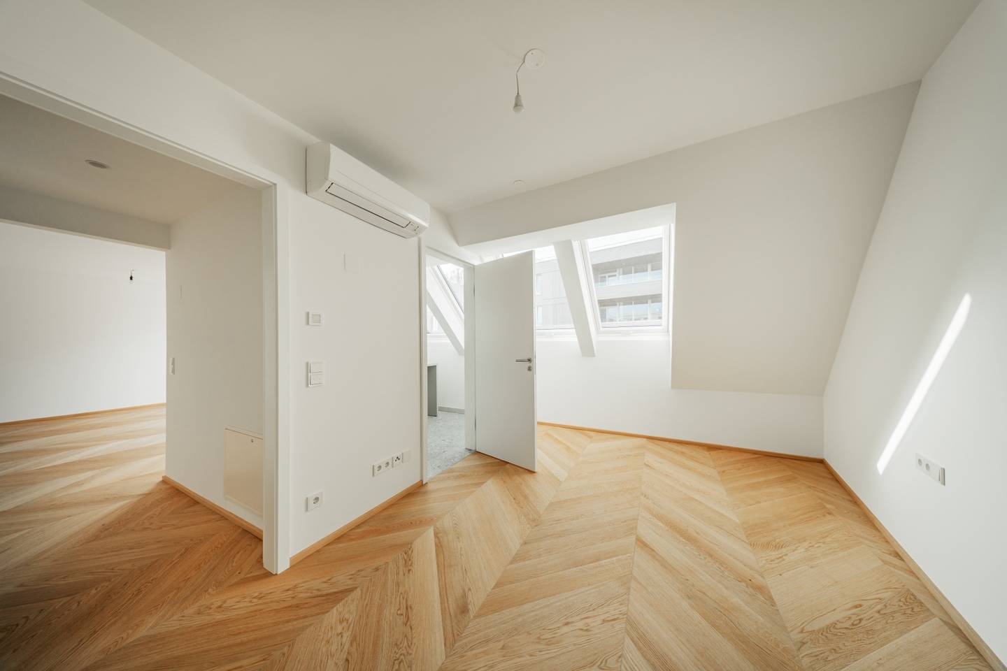 Erstbezug Dachgeschosswohnung mit Westbalkon