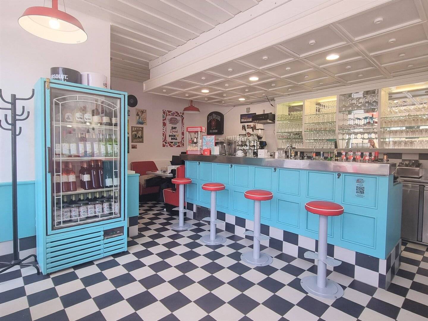 Top Gelegenheit! Ehemals gutgehendes American Diner (voll möbliert) mit Gastgarten sucht neue Pächter!
