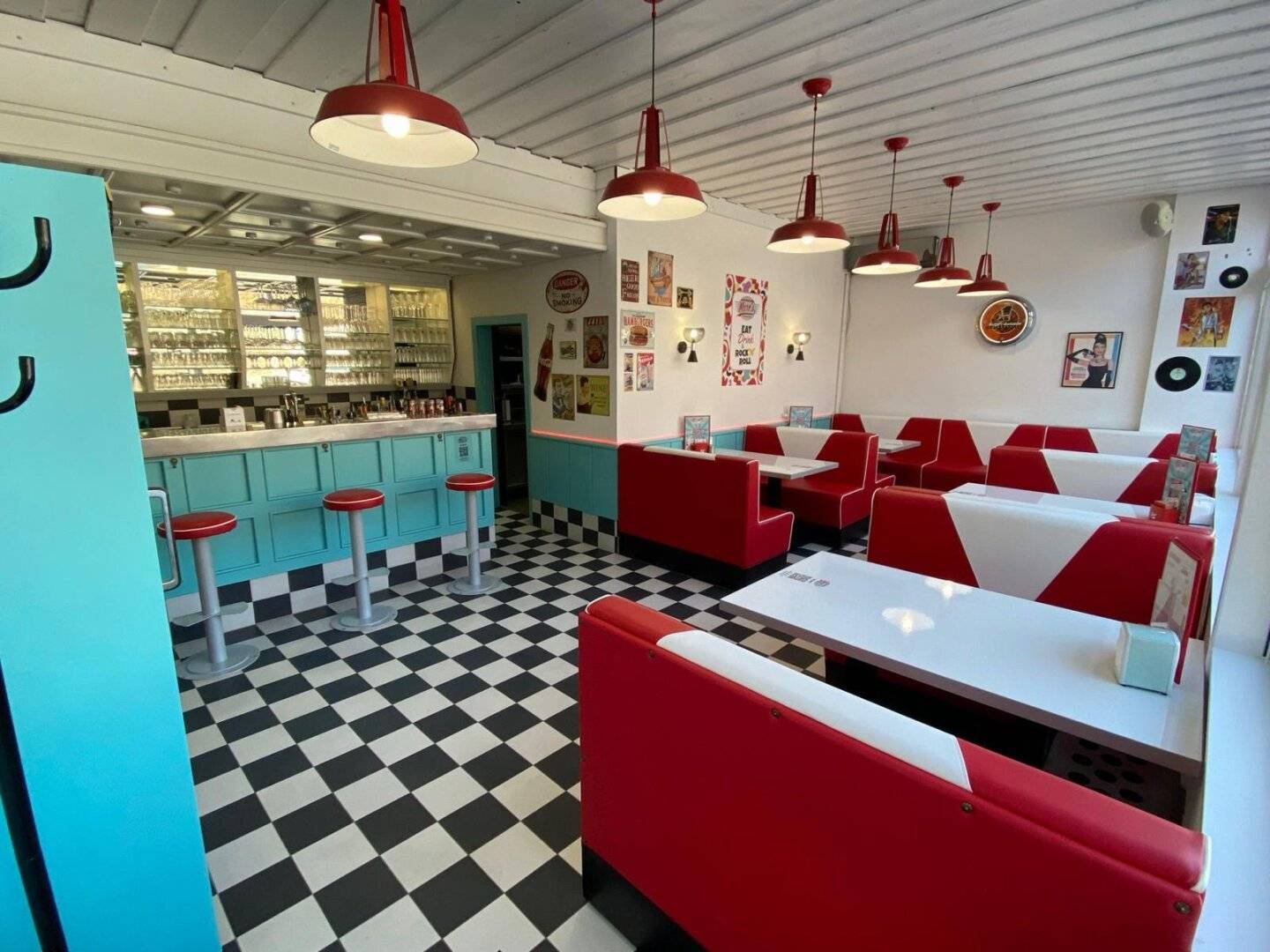 Top Gelegenheit! Ehemals gutgehendes American Diner (voll möbliert) mit Gastgarten sucht neue Pächter!