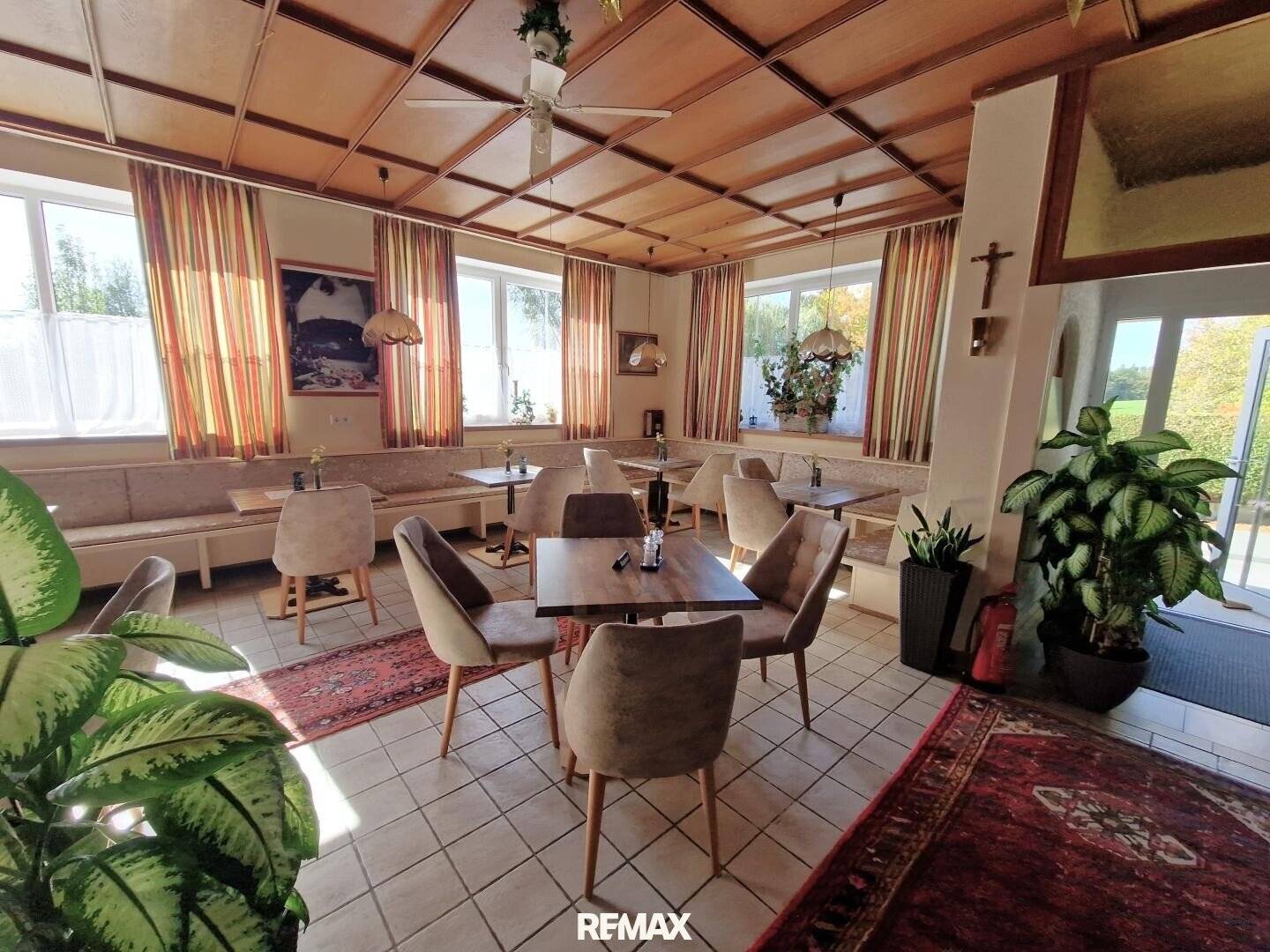 Alteingesessene Gastro mit sonnigem Gastgarten und 12 Parkplätzen in Elixhausen zu verkaufen!