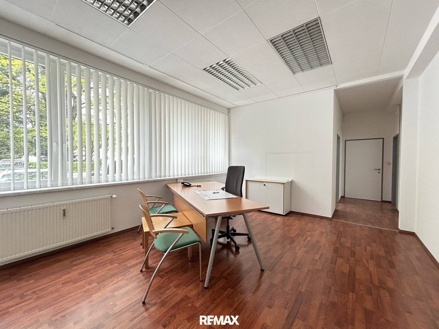 Lichtdurchflutetes Büro mit idealer Raumaufteilung und top Erreichbarkeit
