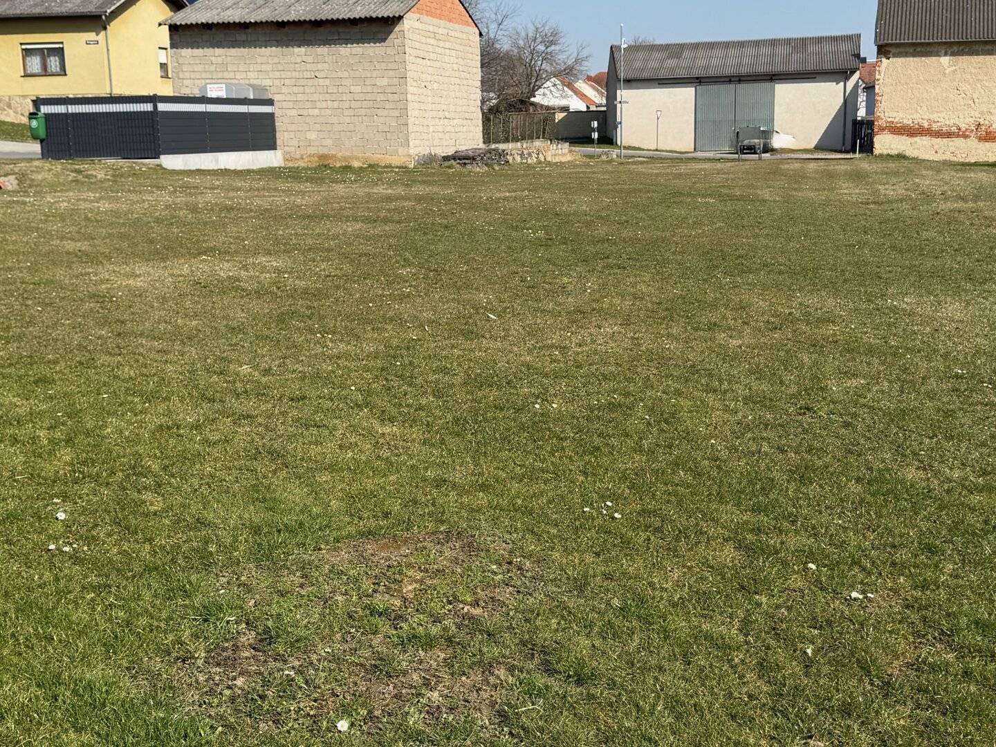 großer Baugrund im Ortskern