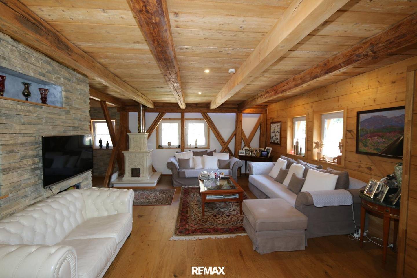 chaletartige Wohnung mit riesigem Garten, beinahe ein ganzes Haus