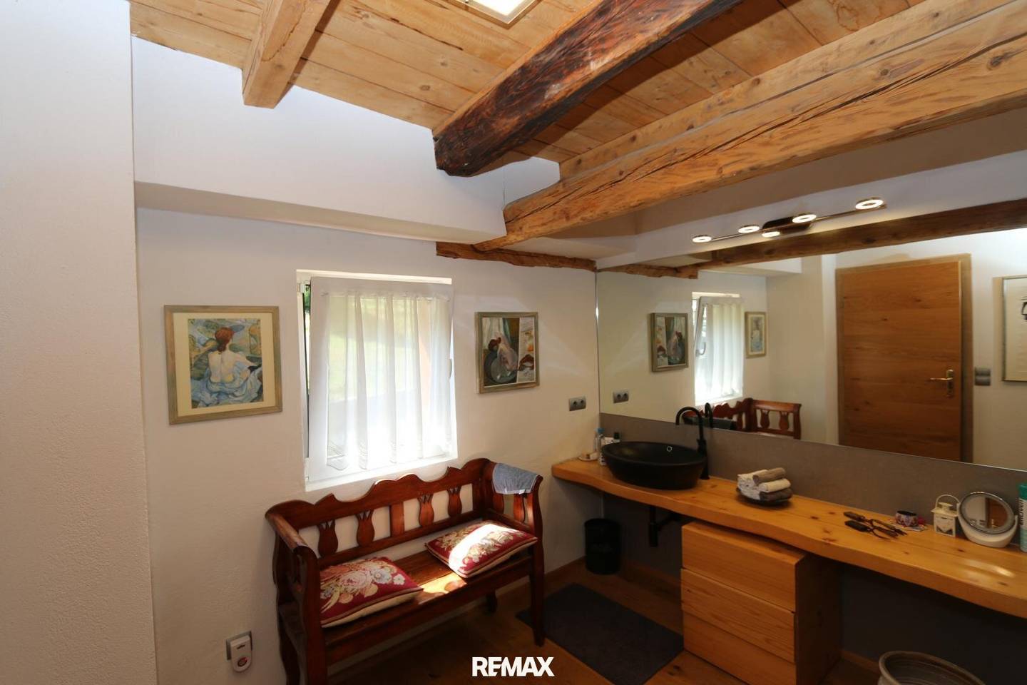 chaletartige Wohnung mit riesigem Garten, beinahe ein ganzes Haus