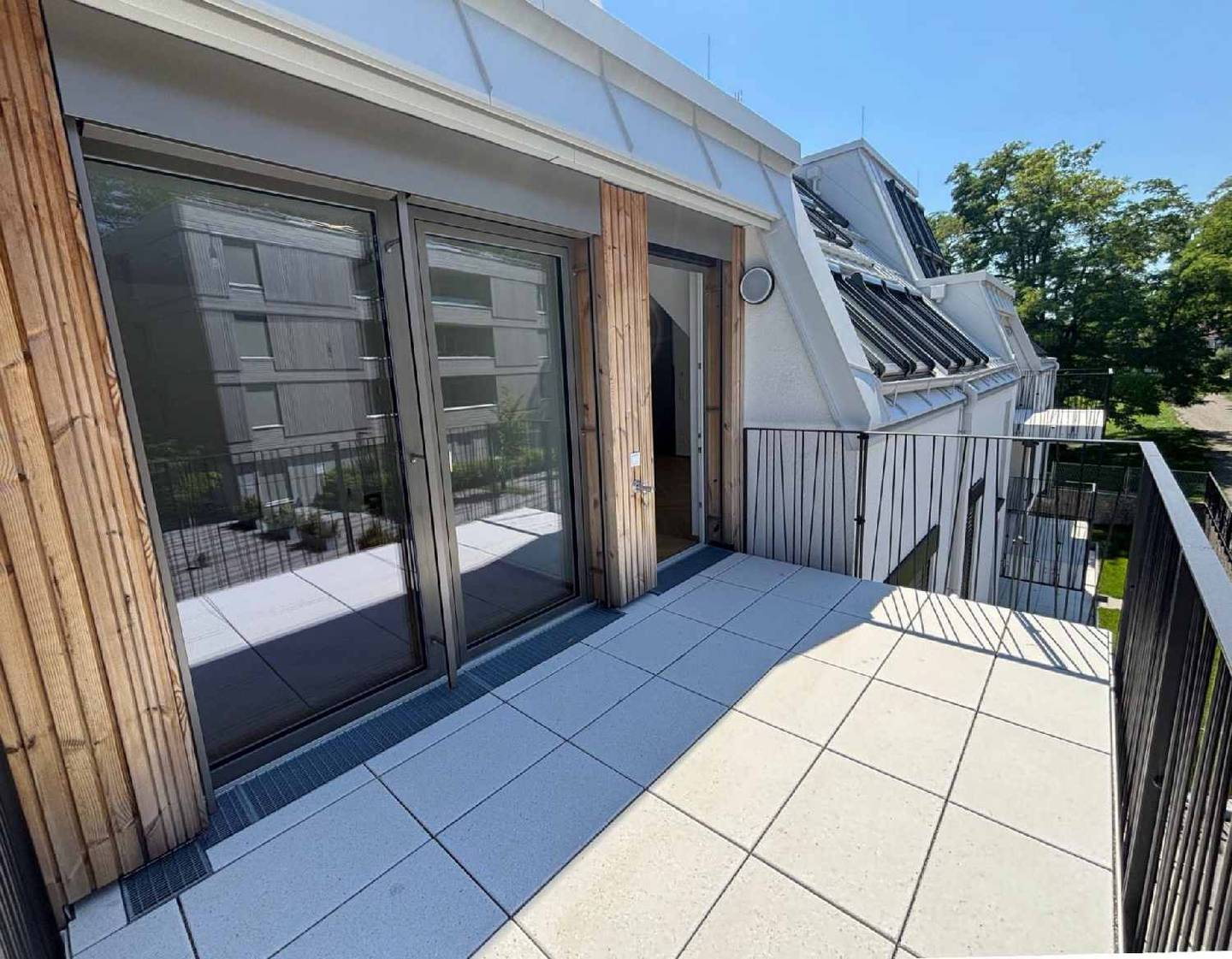 Dachgeschosswohnung mit Balkon und Grünblick
