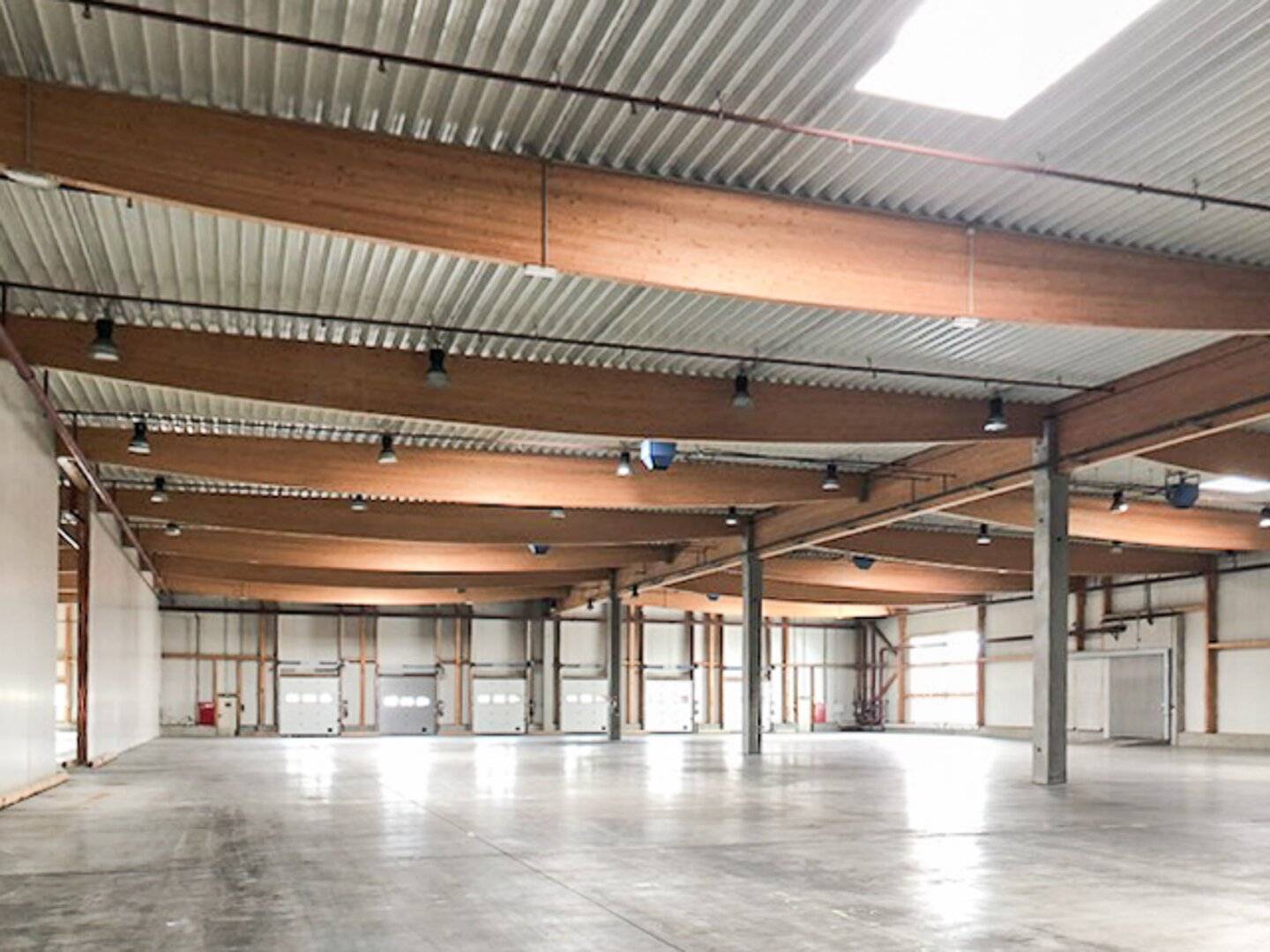 Große, beheizbare Gewerbehalle (2.835 m²) in Parndorf  für € 2,90,--/m² zu mieten