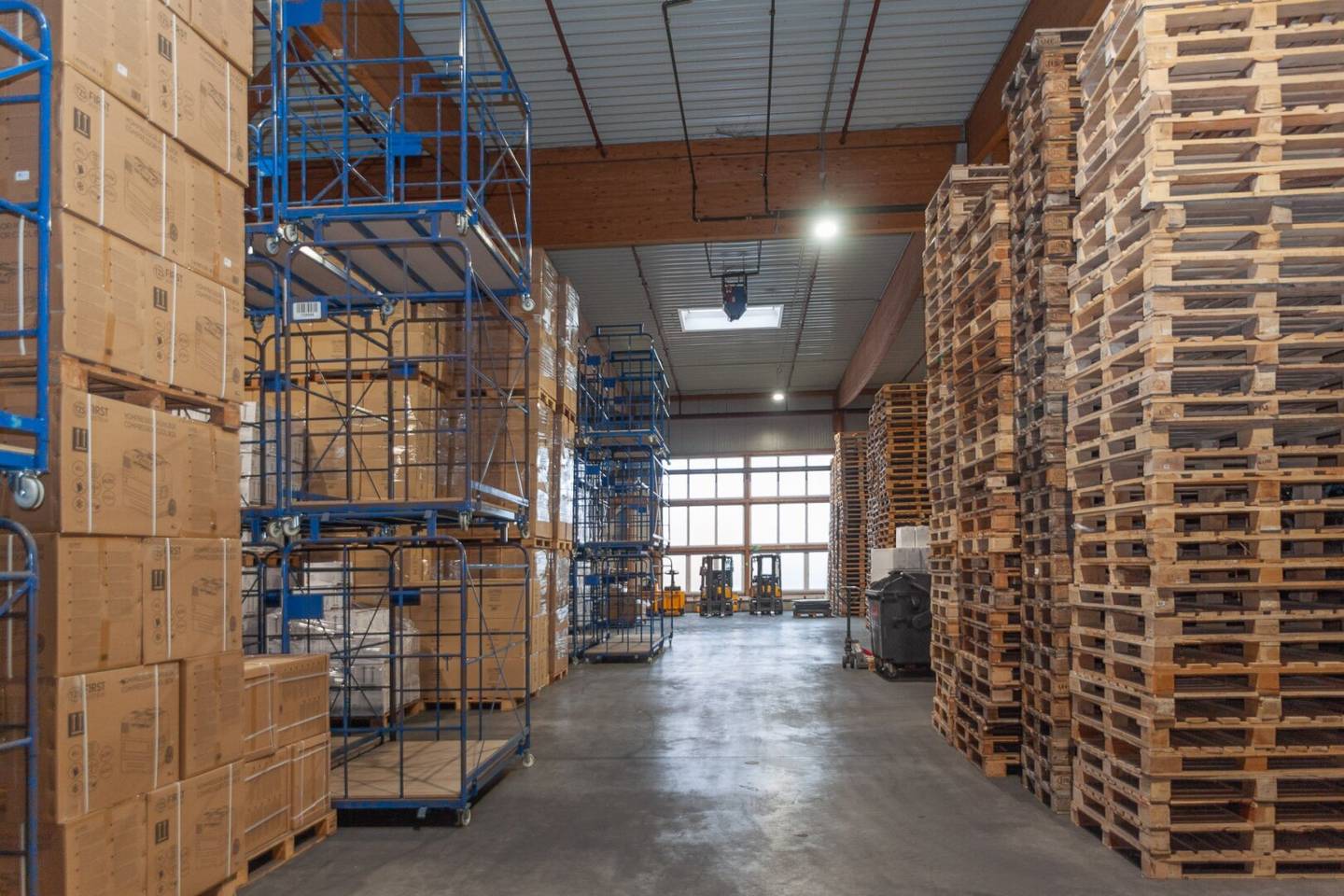Große, beheizbare Gewerbehalle (2.835 m²) in Parndorf  für € 2,90,--/m² zu mieten