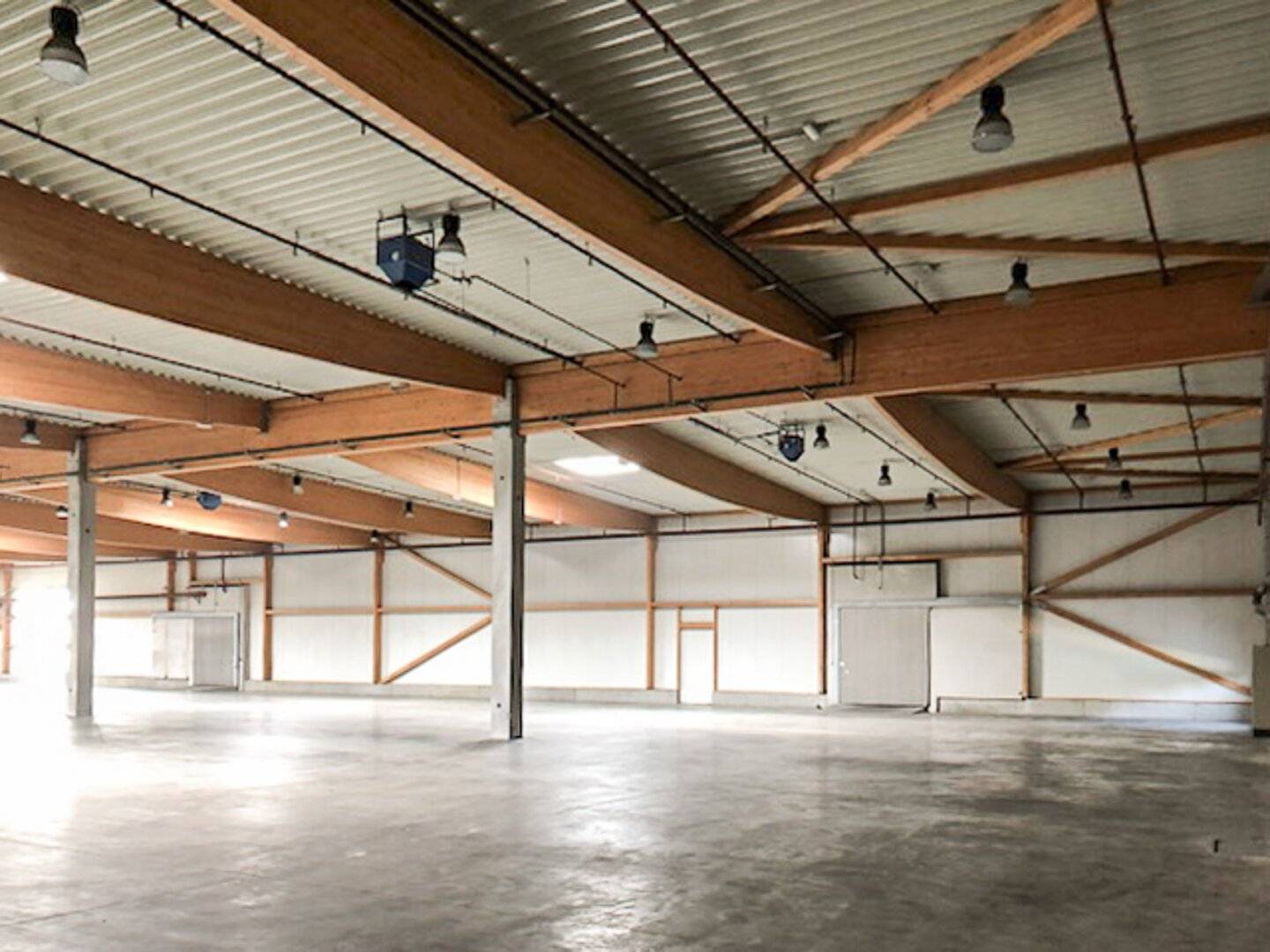 Große, beheizbare Gewerbehalle (2.835 m²) in Parndorf  für € 2,90,--/m² zu mieten