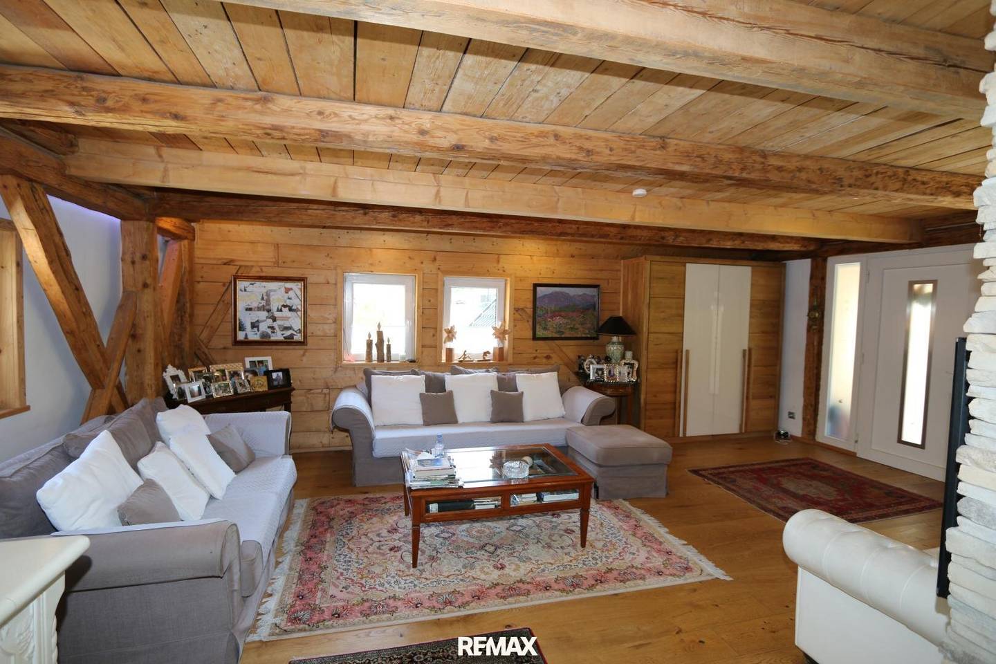 chaletartige Wohnung mit riesigem Garten, beinahe ein ganzes Haus
