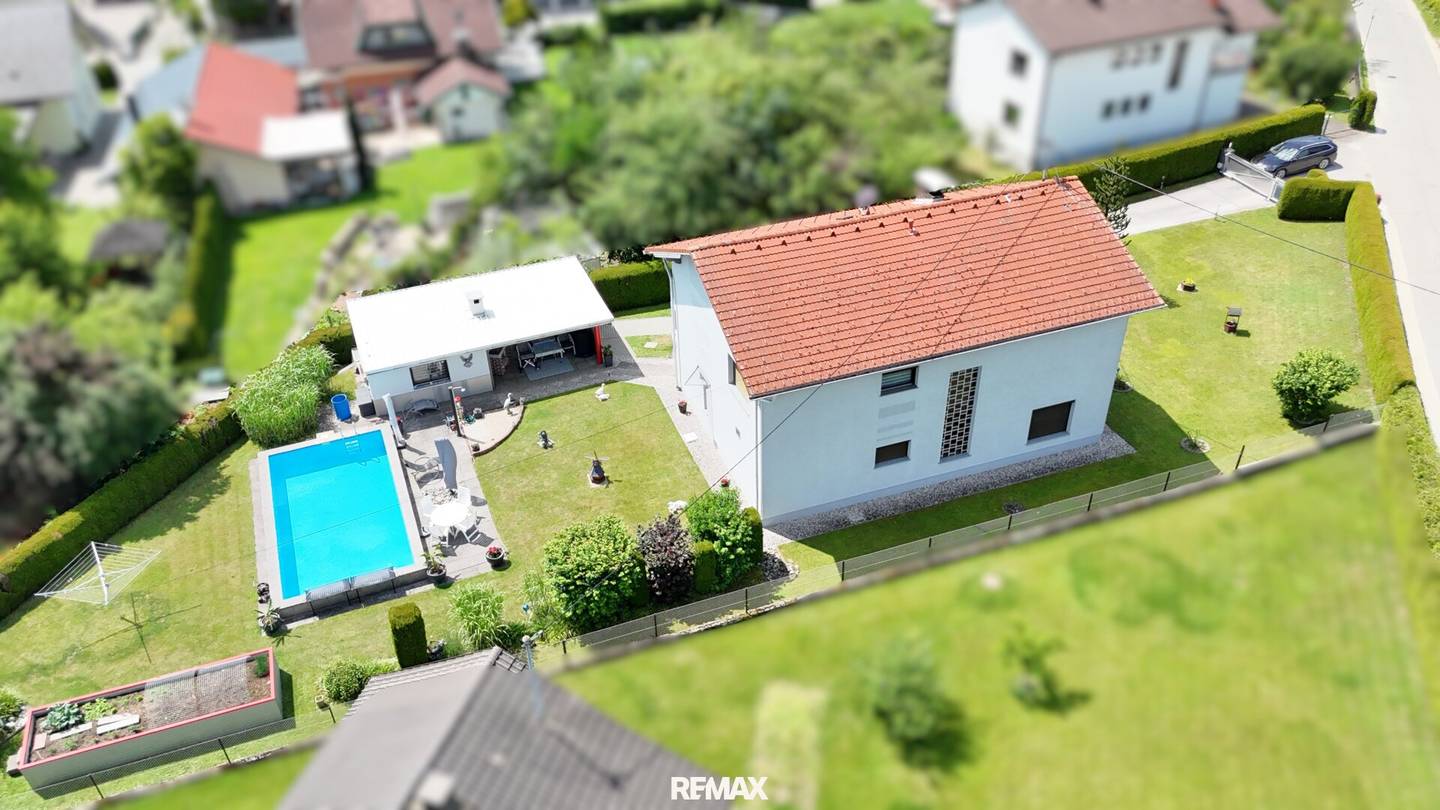 Wohnen wie im Urlaub: Haus mit Pool, viel Grün & Privatsphäre in Ebenthal