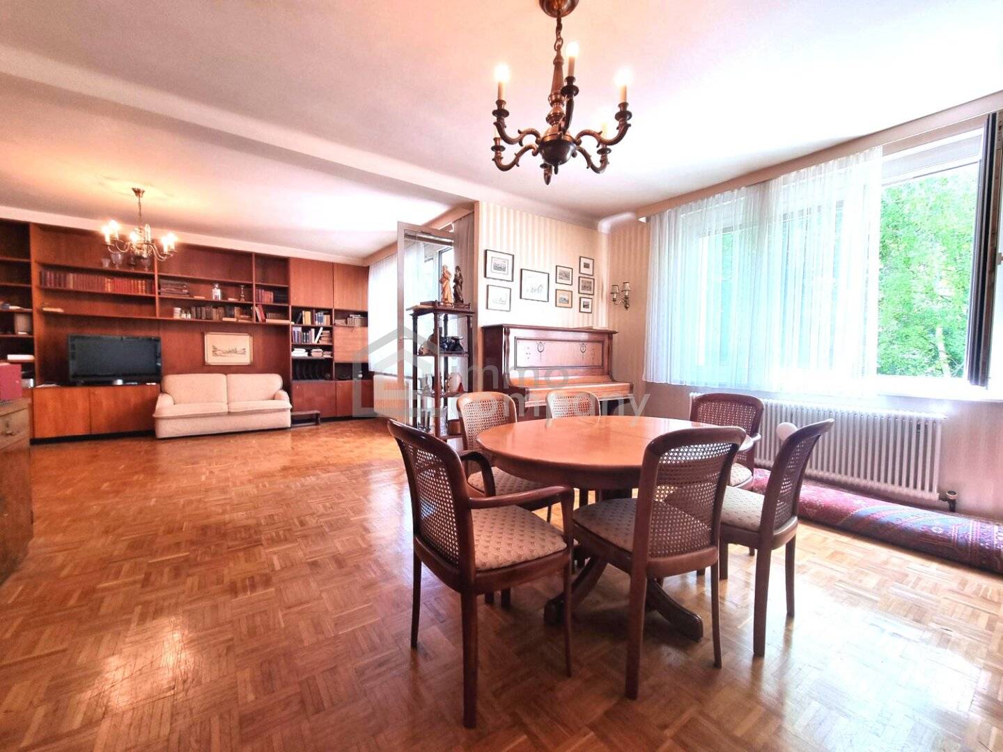 Wohnung im ruhigen Roter Berg mit Loggia und Grünblick