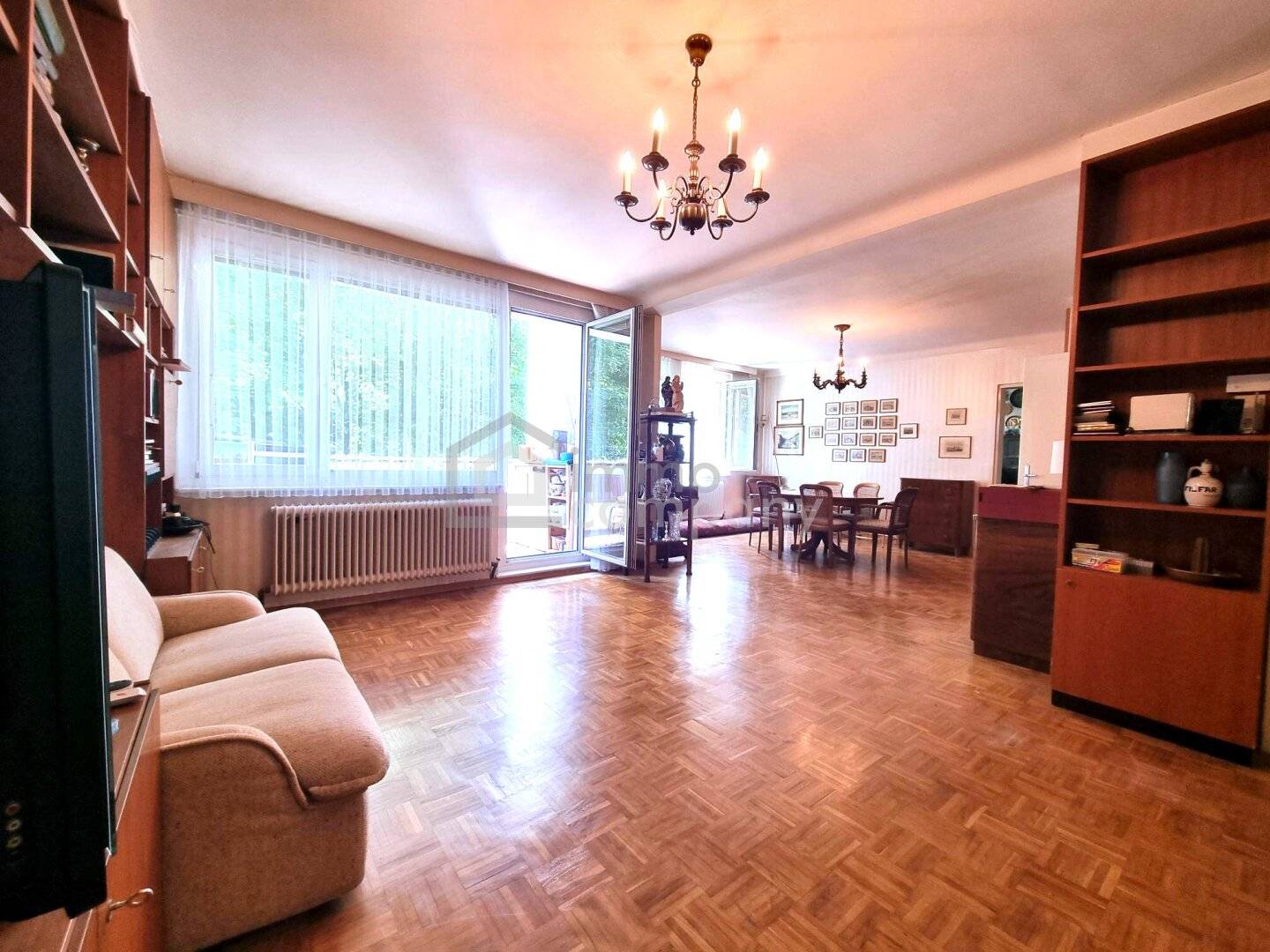 Wohnung im ruhigen Roter Berg mit Loggia und Grünblick