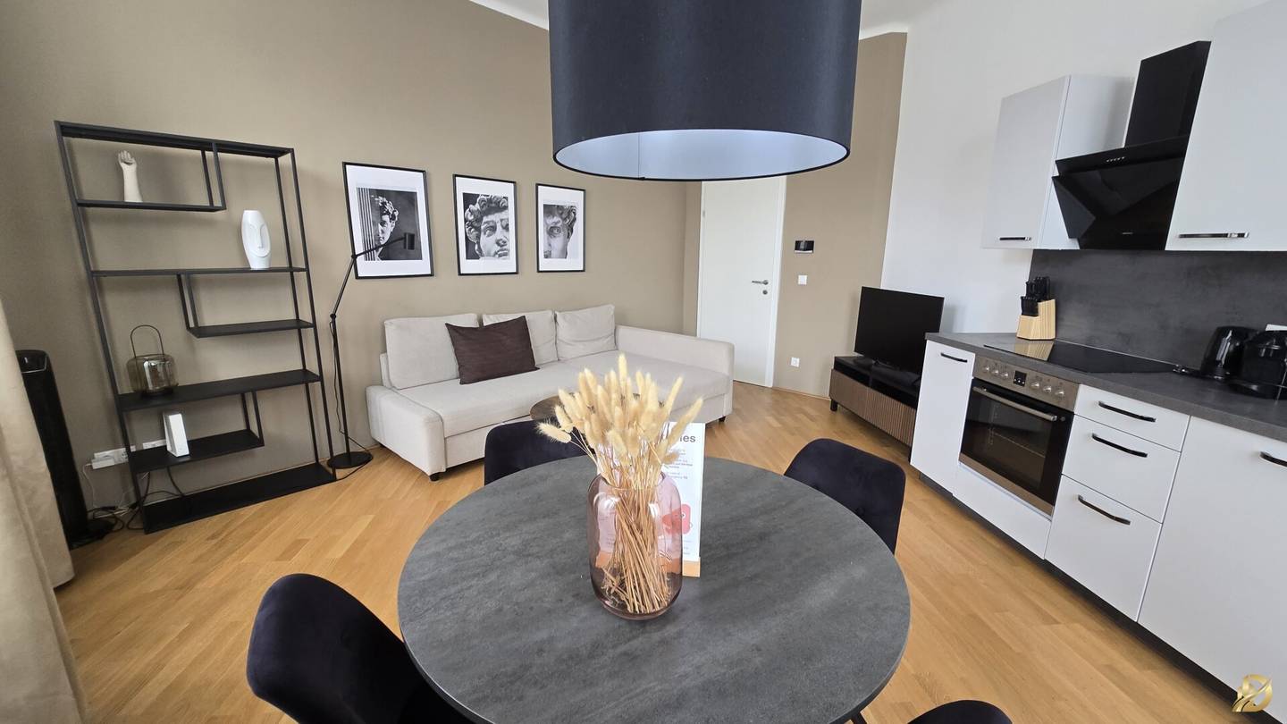 2 Zimmer- Wohnung neu Saniert