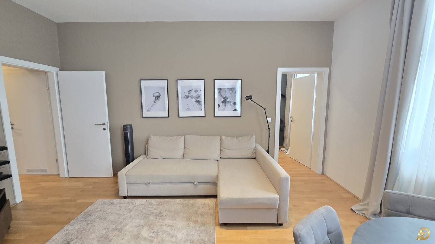 Schöne Wohnung 2.Zi. Wunderschön saniert