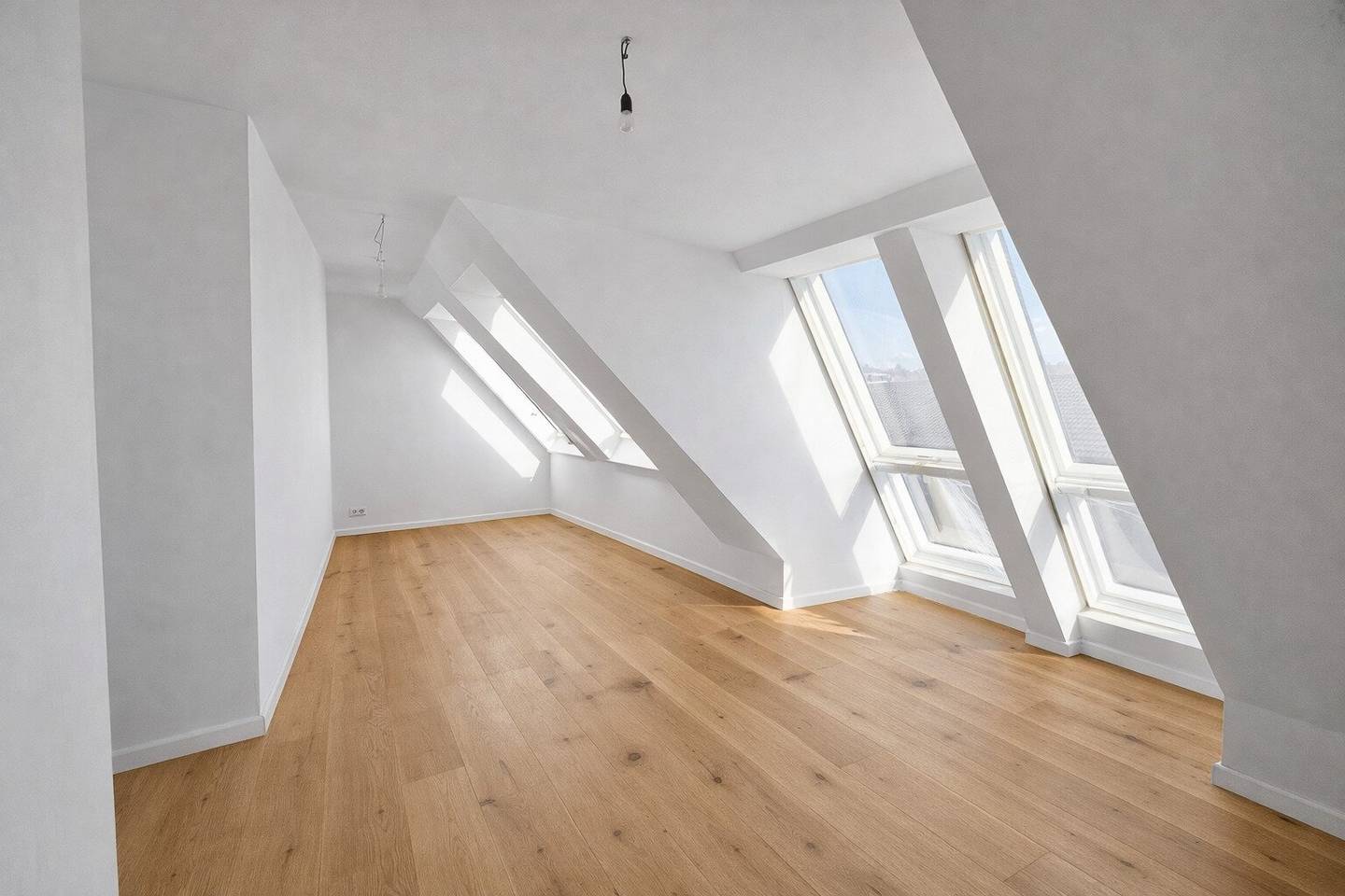 Exklusive 3-Zi-DG-Wohnung mit Balkon & Terrasse in 1120 Wien – vollsaniert & modern!