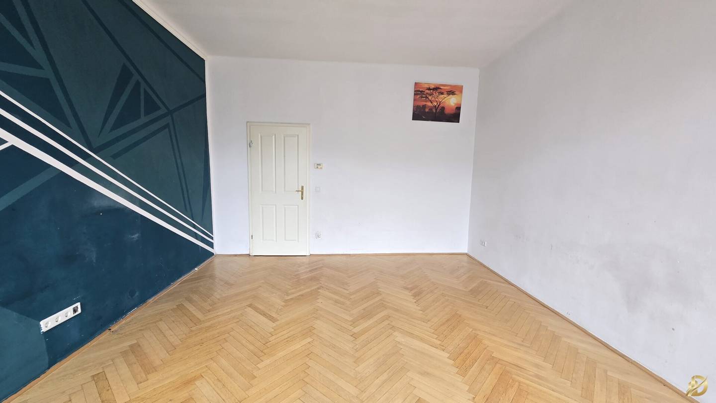 Unsaniert 2 Zi. Wohnung, vierter Stock ohne Lift