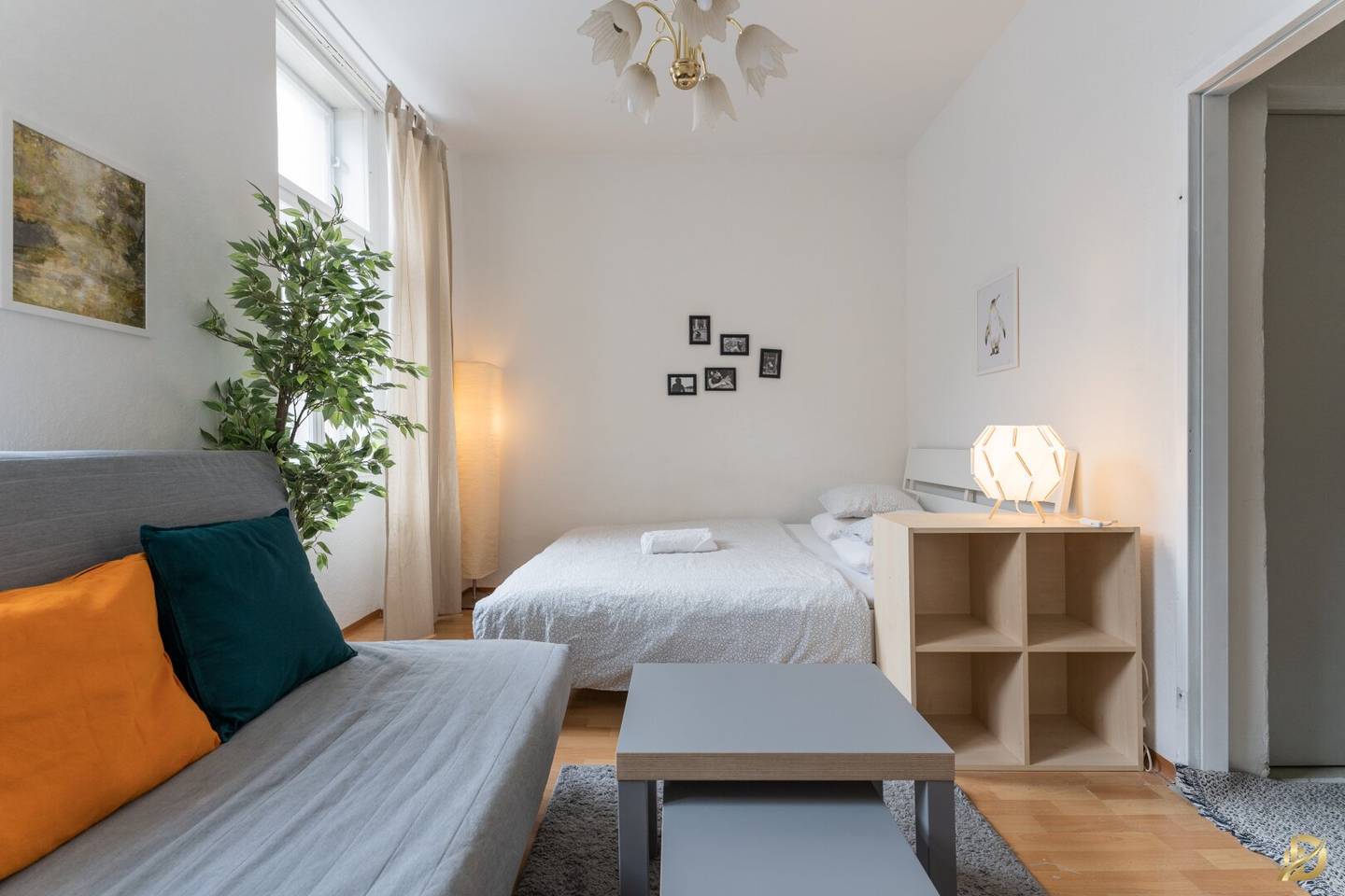 zum Verkauf stehen zwei Altbau- Wohnungen, unsaniert