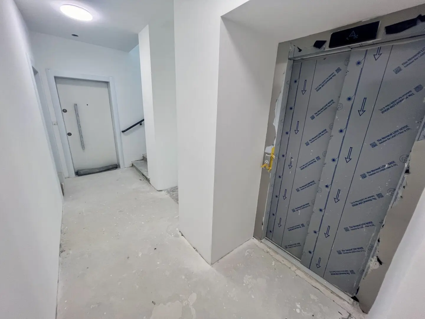 Günstige 2,5-Zimmer-Wohnung (sanierungsbedürftig) im 1ten. Liftstock eines generalsanierten Hauses - mit Balkonzubau-Möglichkeit!
