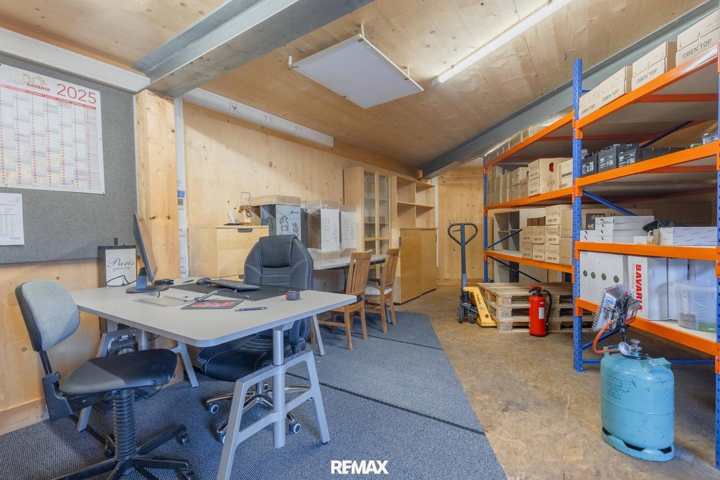 Garagenpark mit 12 KW Photovoltaikanlage