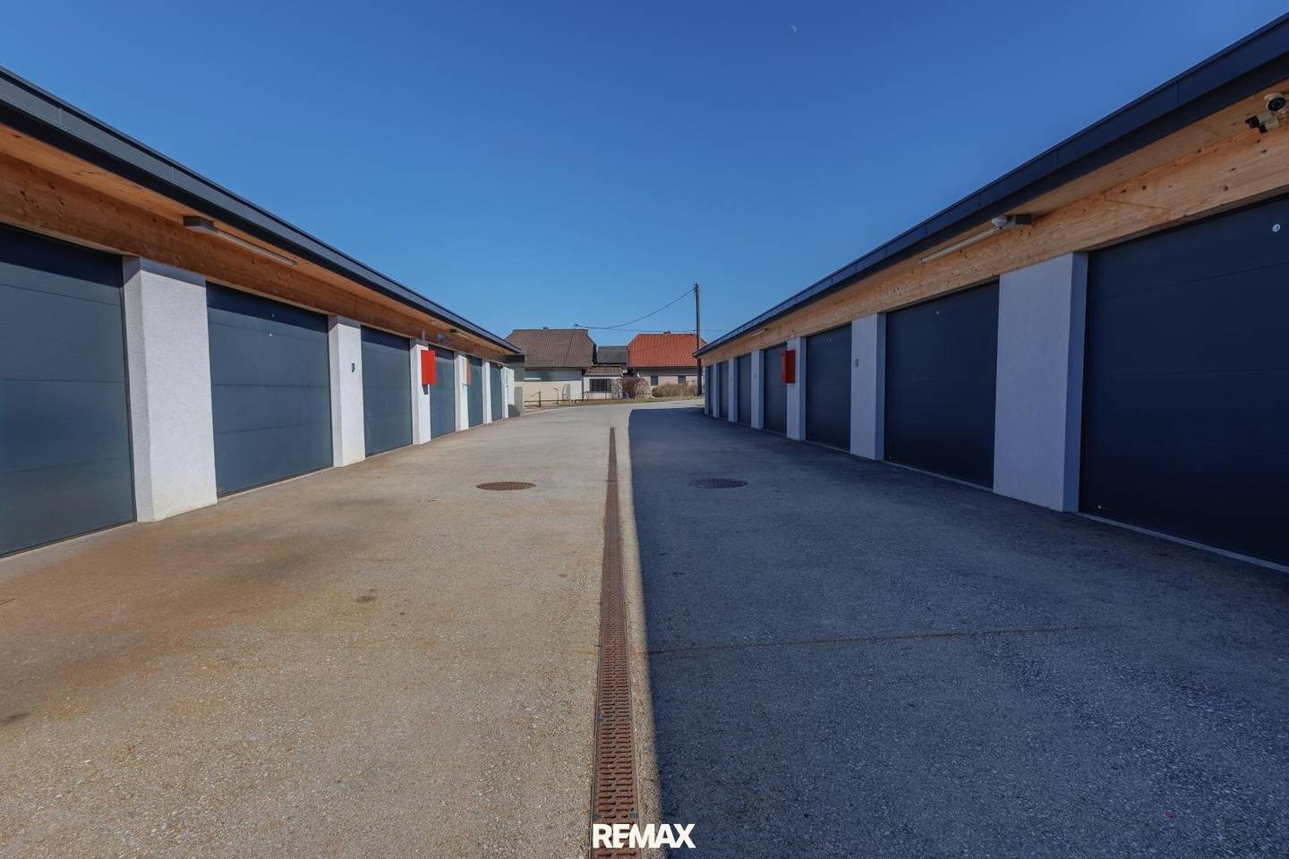 Garagenpark mit 12 KW Photovoltaikanlage