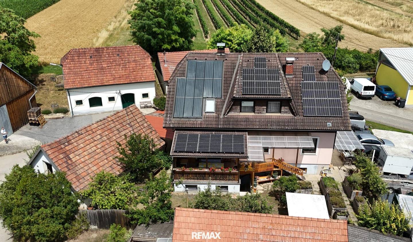 Einfamilienhaus, Presshaus, PV mit Batterie in Ruhelage