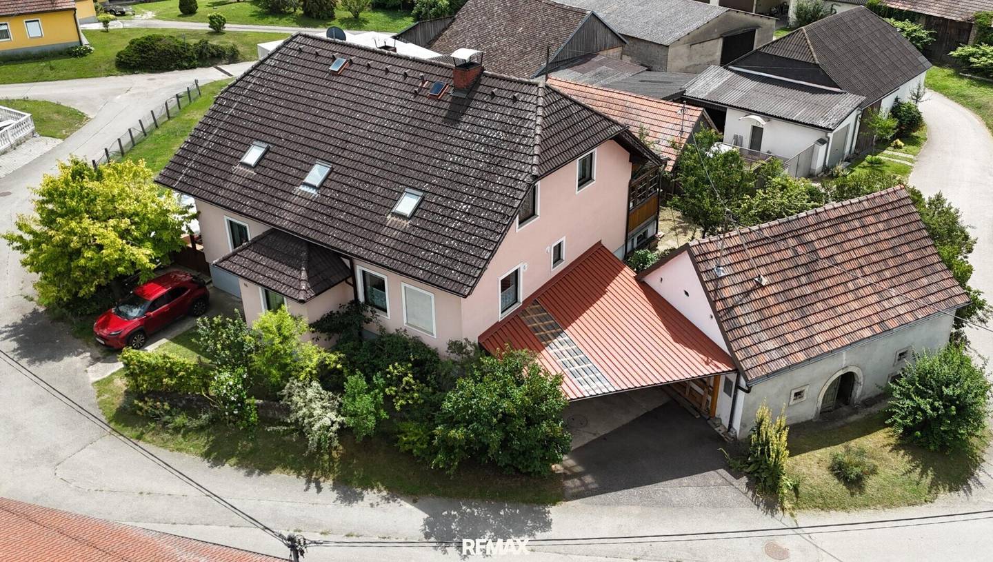 Einfamilienhaus, Presshaus, PV mit Batterie in Ruhelage