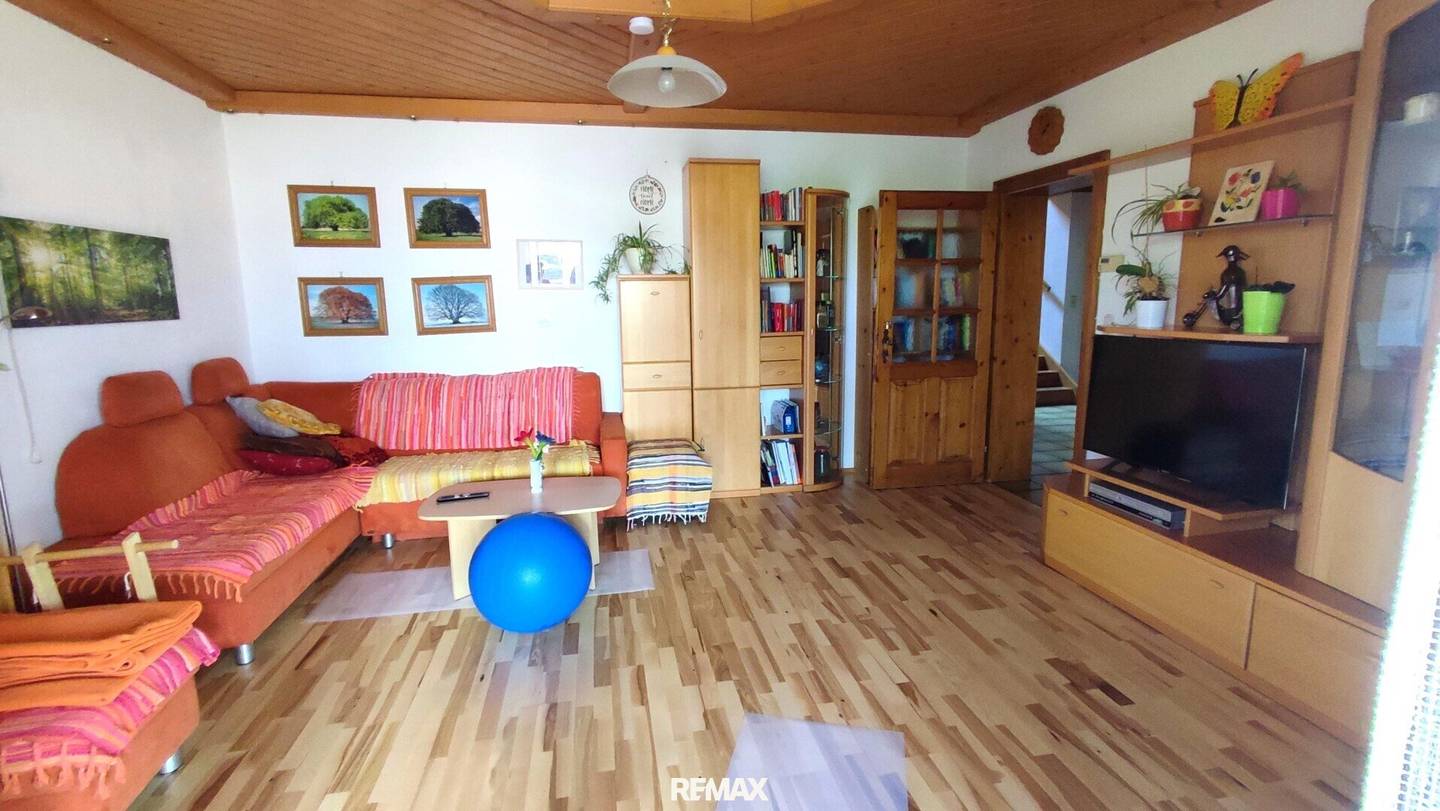 Einfamilienhaus, Presshaus, PV mit Batterie in Ruhelage