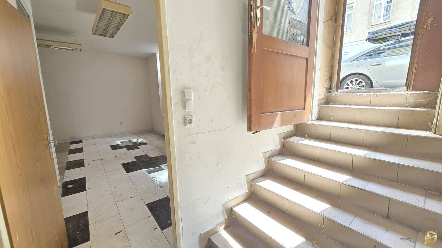 Geschäftslokal, Gewerbeimmobilien, Souterrain Sanierungsbedürtig