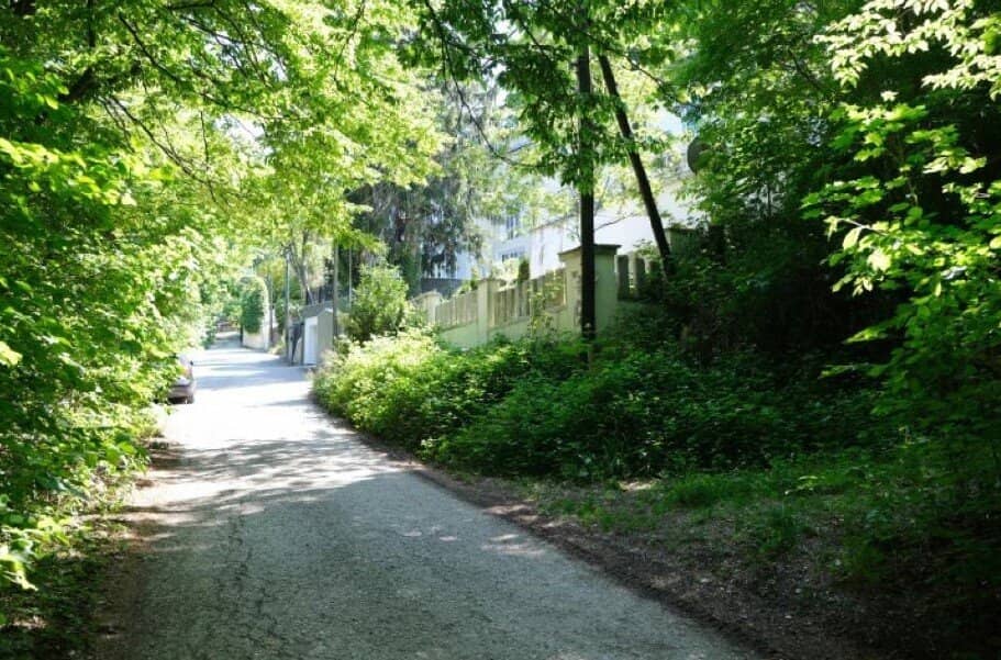 Günstiges Grundstück mit Baubewilligung für 360m² großes Ein- oder Mehrfamilienhaus! Nachbargrundstück kann dazu erworben werden