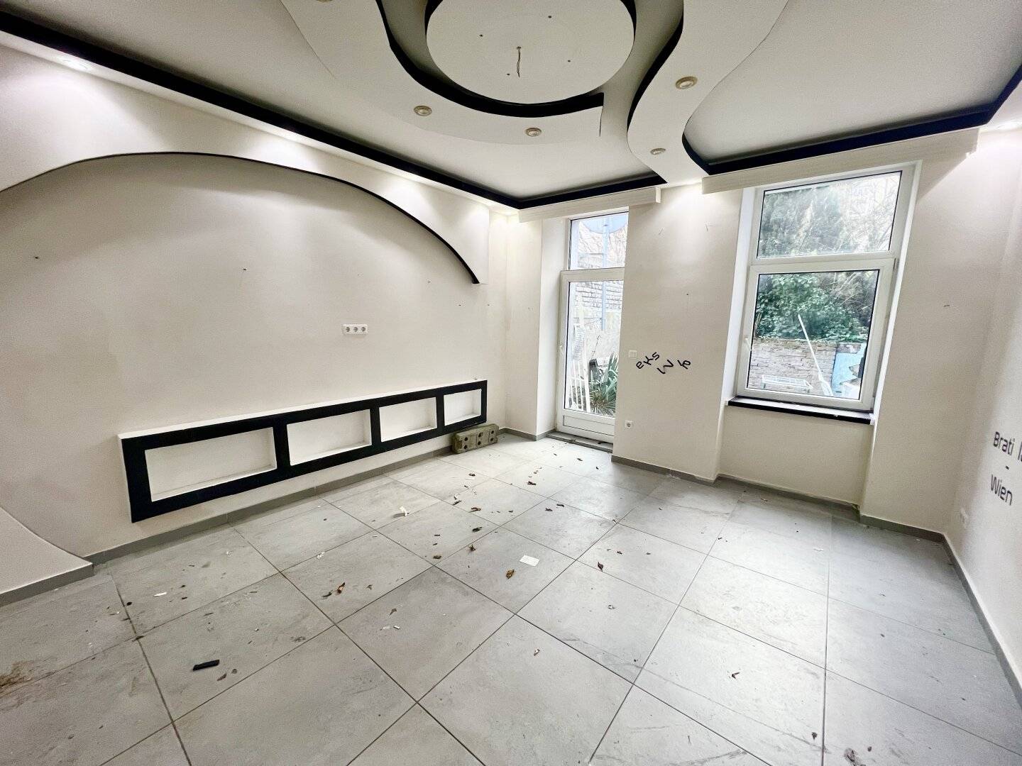 Schöne 2,5 Zimmer Wohnung mit 25 m² Süd–Garten!