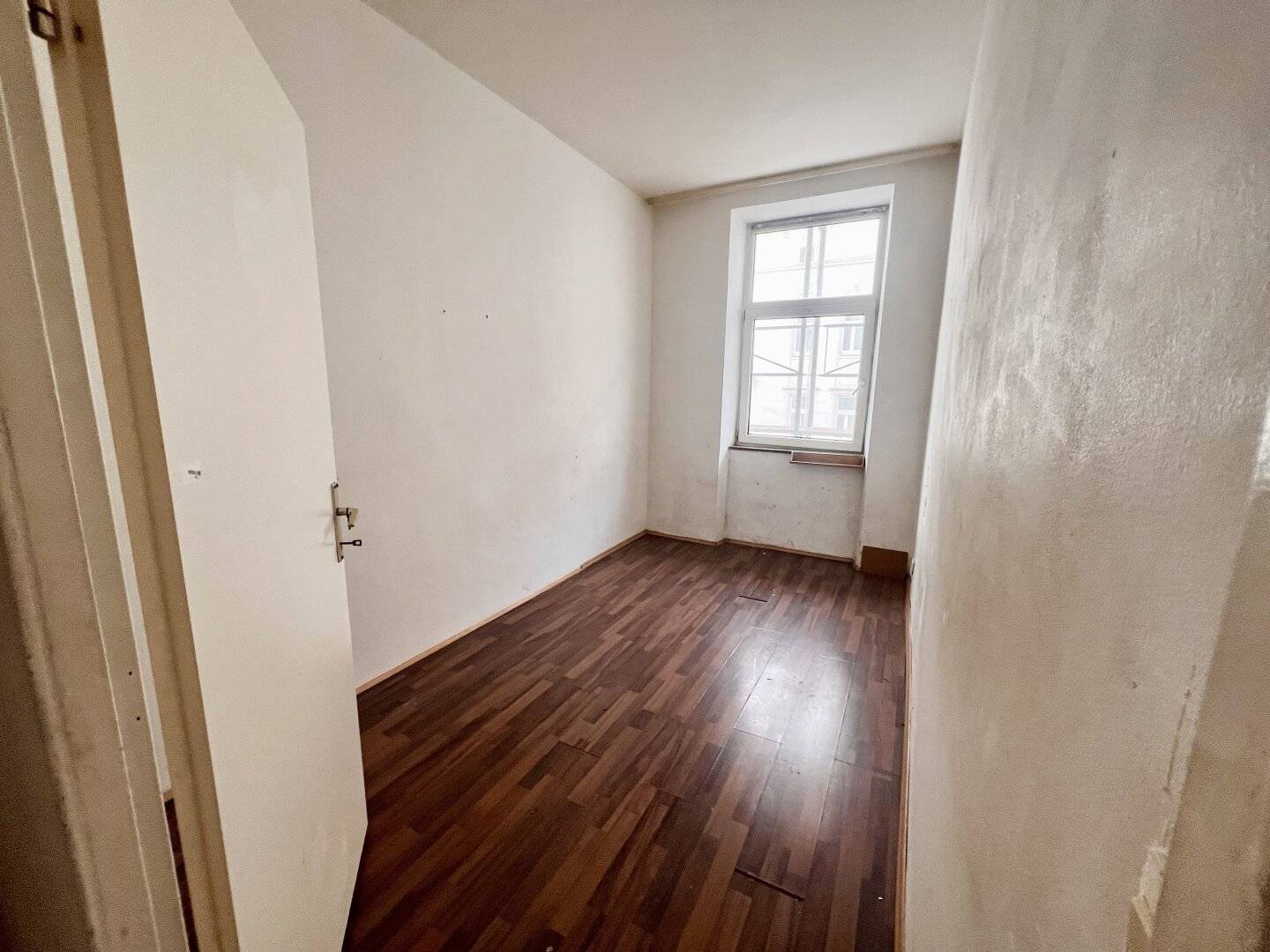 Günstige 3- Zimmer Wohnung im 2.ten Liftstock (Teilung auf 2 separate Wohnungen möglich!)