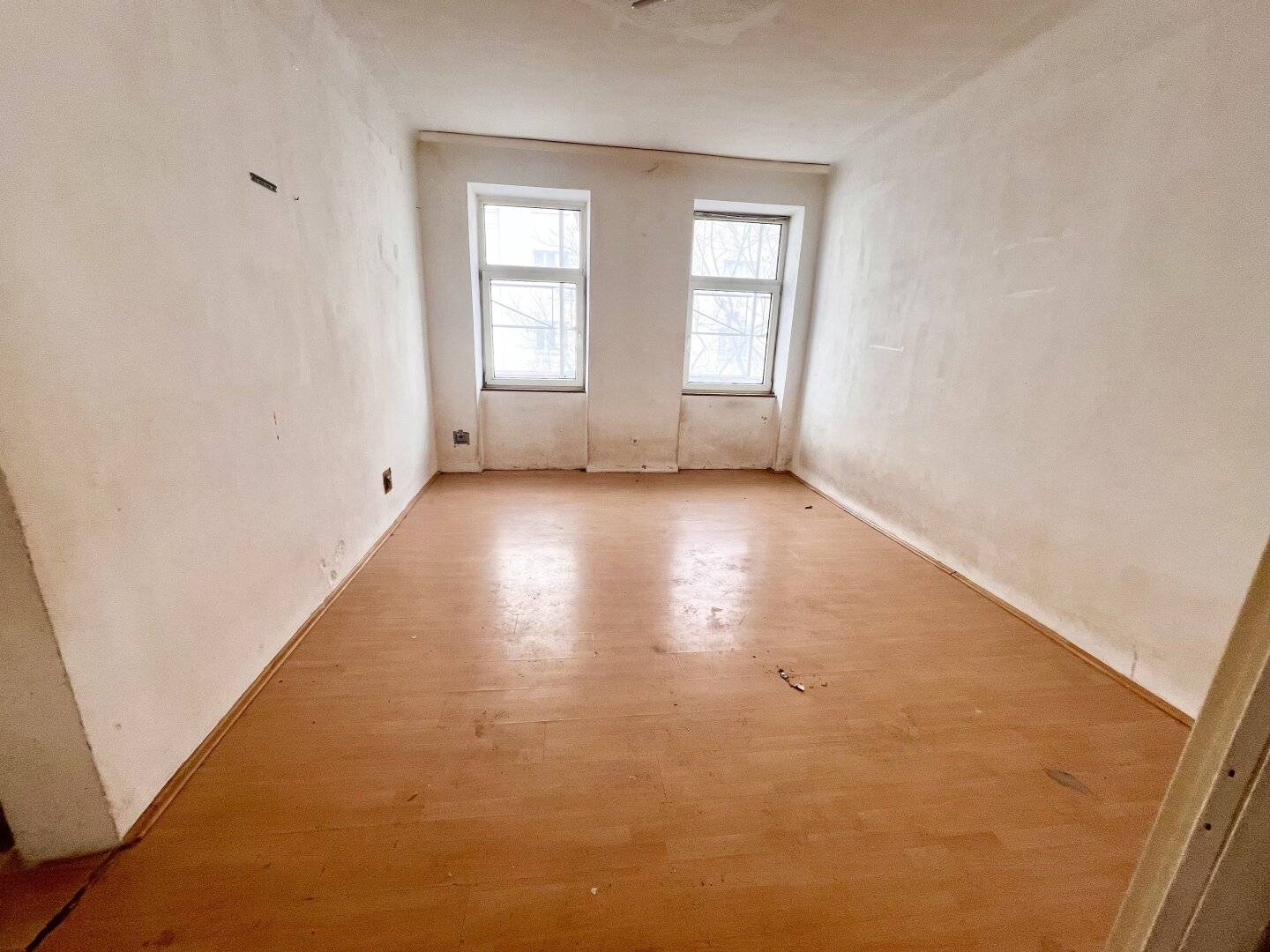 Günstige 3- Zimmer Wohnung im 2.ten Liftstock (Teilung auf 2 separate Wohnungen möglich!)