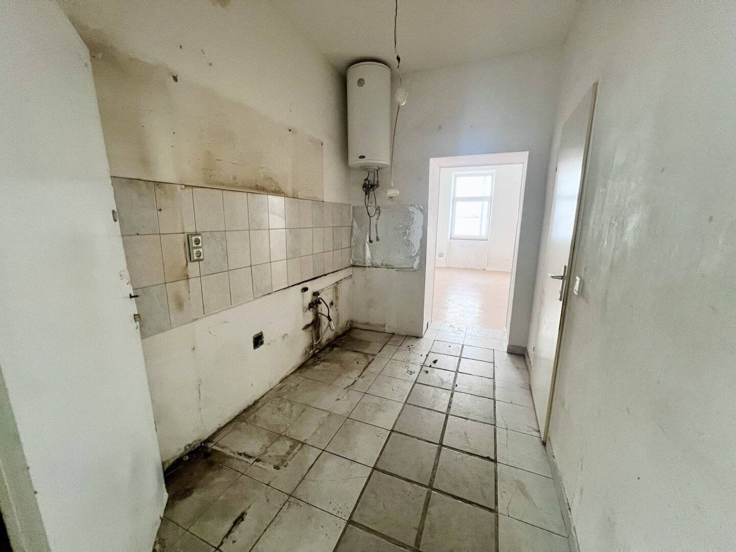 Günstige 3- Zimmer Wohnung im 2.ten Liftstock (Teilung auf 2 separate Wohnungen möglich!)