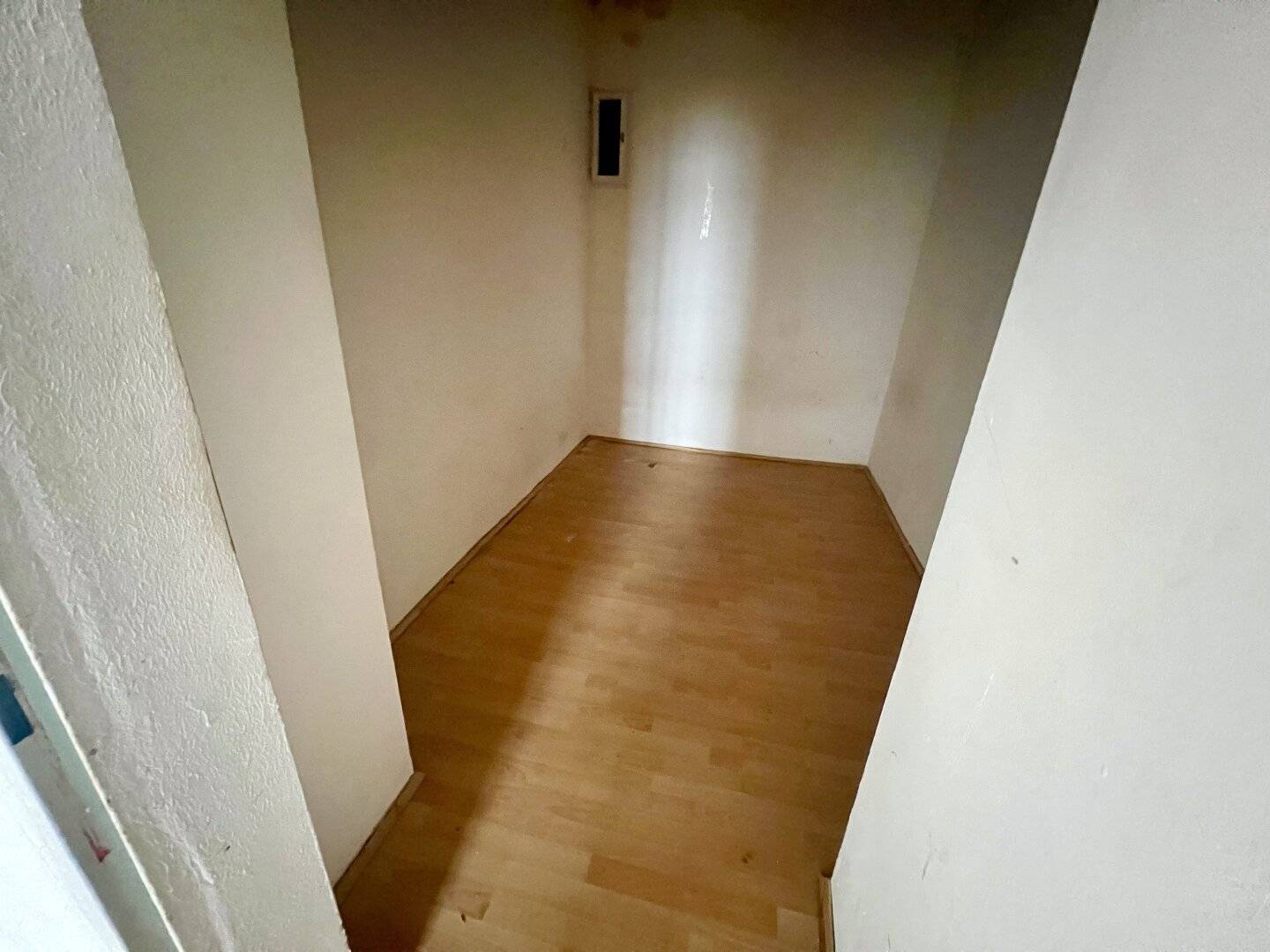 Günstige 3- Zimmer Wohnung im 2.ten Liftstock (Teilung auf 2 separate Wohnungen möglich!)