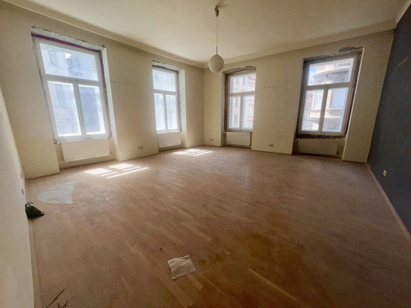 Lichtdurchflutete 2,5-Zimmer Altbauwohnung im begehrten Servitenviertel – Ihr Traum vom individuellen Wohnen im 9. Bezirk