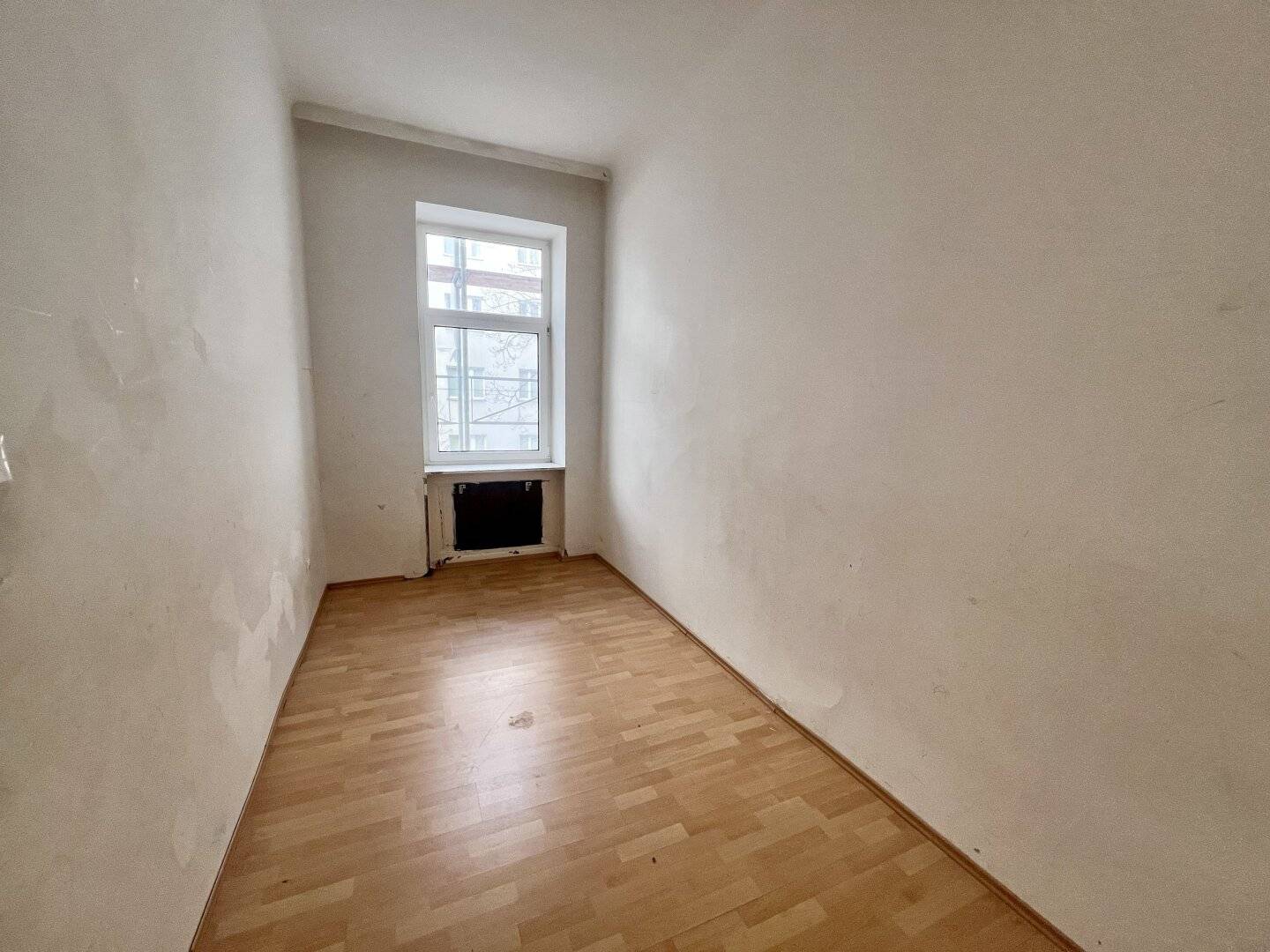 WG-tauglich! 3,5 - Zimmer Wohnung mit Balkon! Im 2.ten Liftstock - 2-3 getrennte Schlafzimmer möglich!
