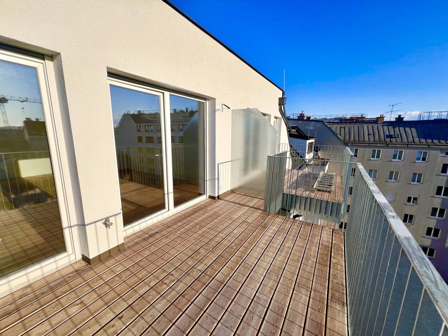Über den Wolken....Preiswerter Erstbezug! 4 Zimmer Dachgeschosstraum mit hochwertiger Ausstattung und toller Freiflächen!