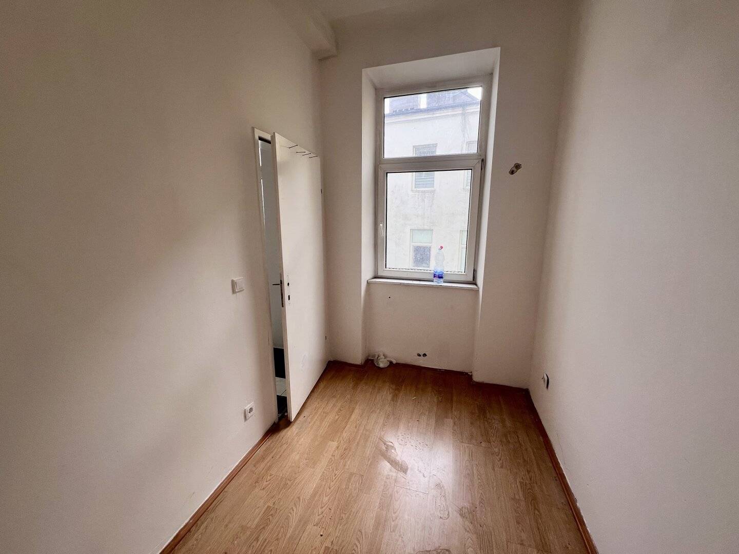 Günstige 2,5 - Zimmer Wohnung im 2.ten Liftstock - WG-tauglich!