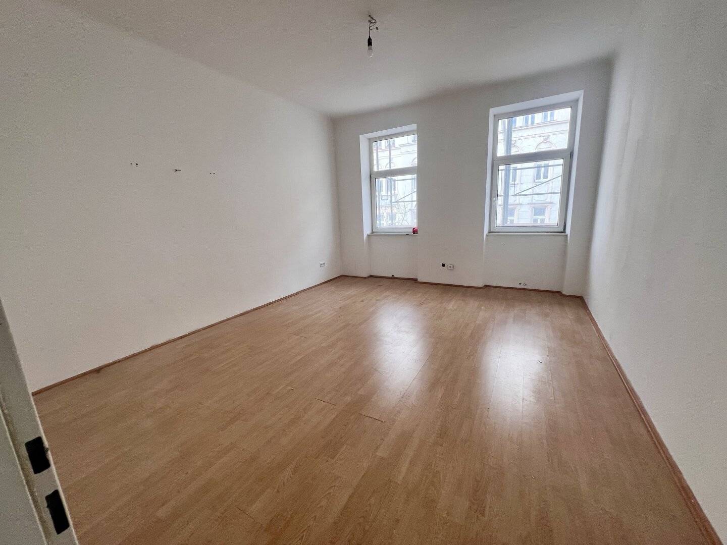 Günstige 2,5 - Zimmer Wohnung im 2.ten Liftstock - WG-tauglich!