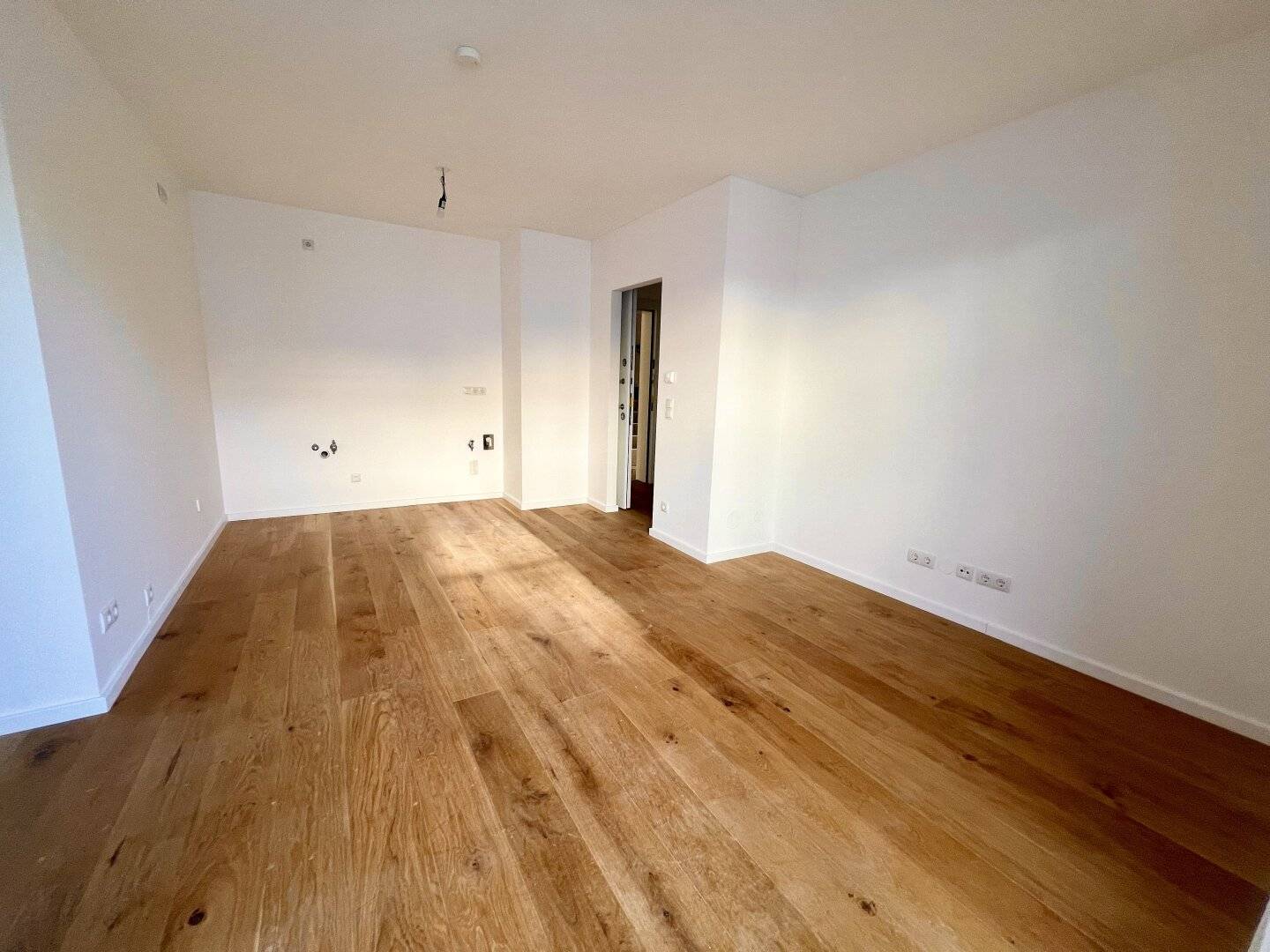 Erstbezug in unmittelbarer Nähe zur U1! Tolle 2 Zimmer Balkonwohnung (5. Liftgeschoss) mit Weitblick und hochwertiger Ausstattung!
