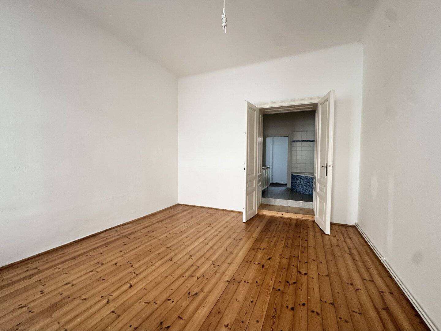 Gartenoase (50m2 Eigengarten) mitten in Wien - Sanierungsbedürftige 3-Zimmerwohnung in 1170 Wien!