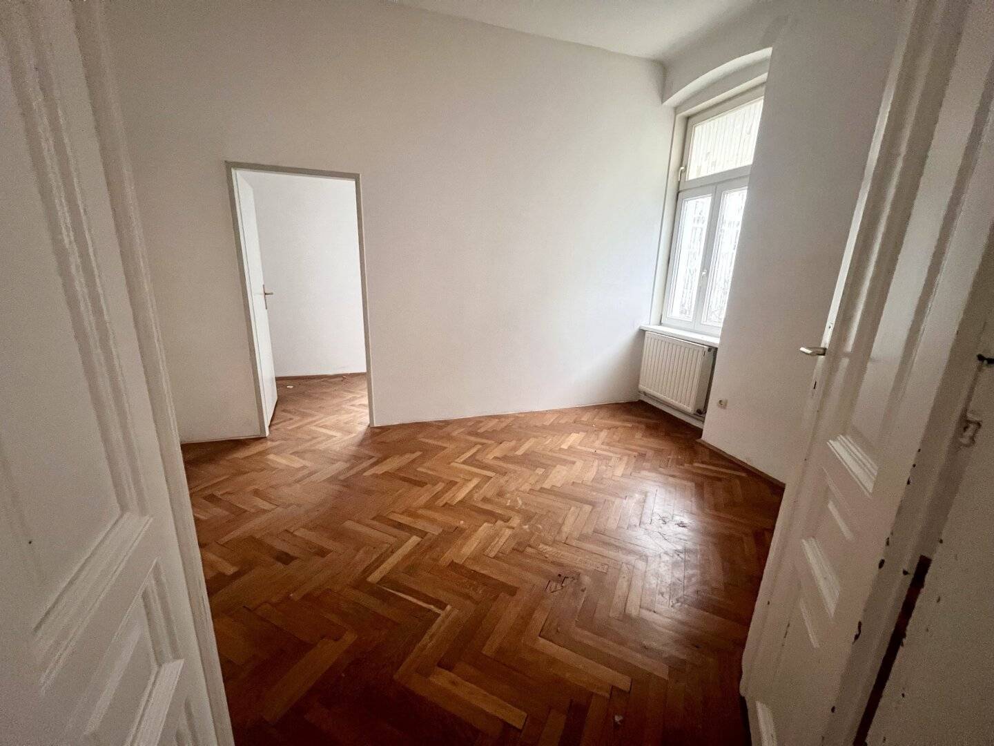 Schöne 3 -Zimmer Stilaltbau-Wohnung mit Echtholzparkett im 2ten. Liftstock