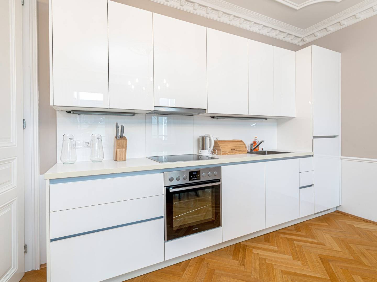 Erstbezug nach Generalsanierung: 3-Zimmer-Wohnung mit 2 Bädern, Lift & hochwertiger Möblierung in exklusiver Lage in Wien Gersthof!