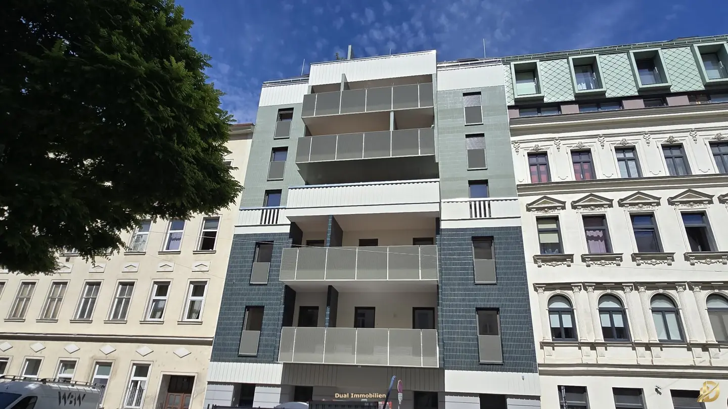 Erstklassige 3. Zimmer- Wohnung mit Terrasse, Balkon, Lichtdurchflutet