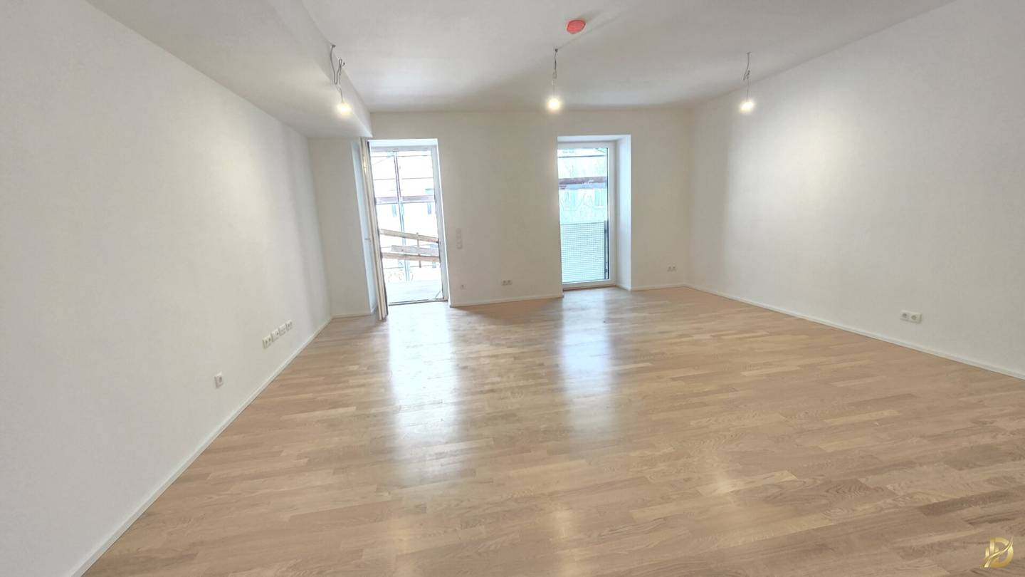 Erstklassige 3. Zimmer- Wohnung mit Terrasse, Balkon, Lichtdurchflutet