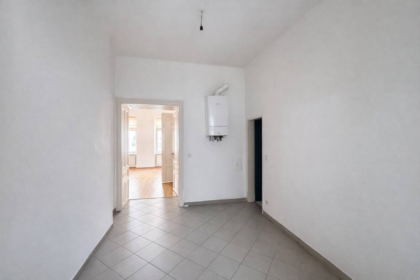 Helle 3-Zimmer-Wohnung, 72,85m², teilsaniert mit bewilligtem Balkon und großem Potenzial - Yppenplatz Nähe