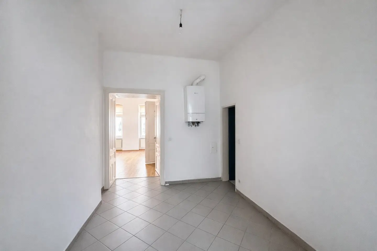 Helle 3-Zimmer-Wohnung, 72,85m², teilsaniert mit bewilligtem Balkon und großem Potenzial - Yppenplatz Nähe