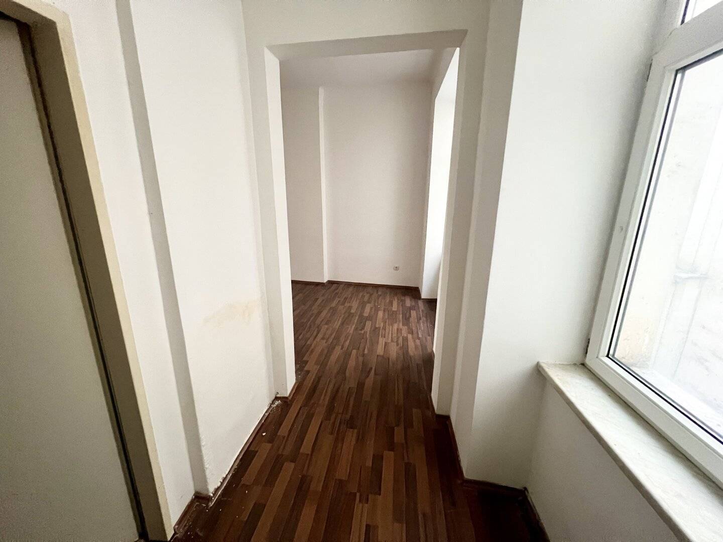 Günstige 3 - Zimmer Wohnung mit Balkon! Im 1.ten Liftstock