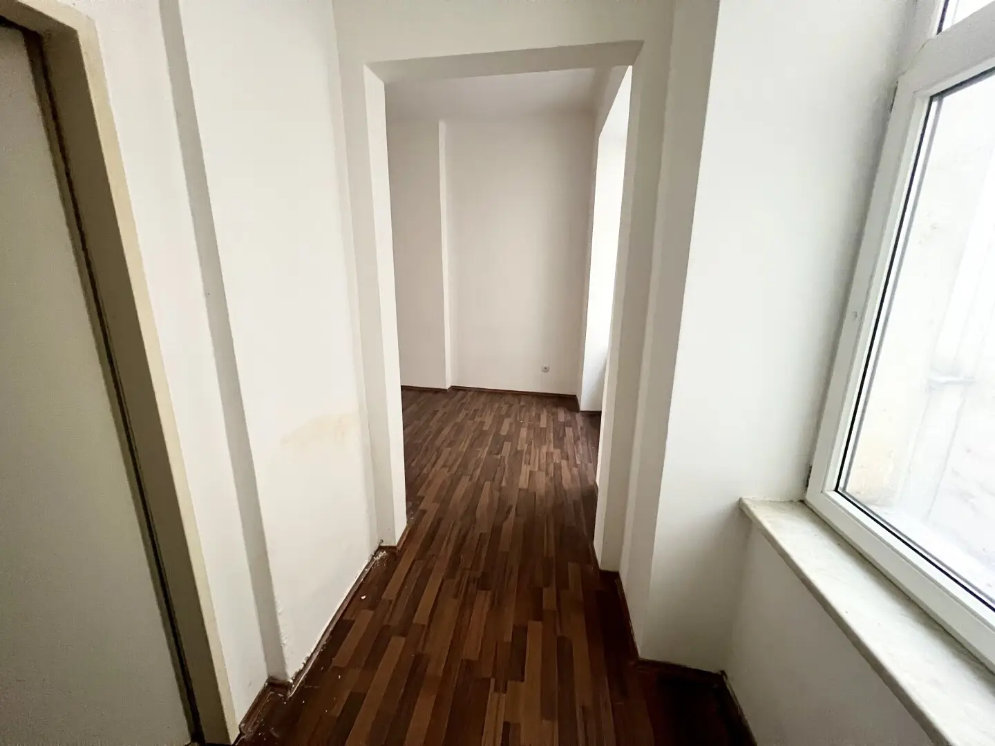 Günstige 3 - Zimmer Wohnung mit Balkon! Im 1.ten Liftstock