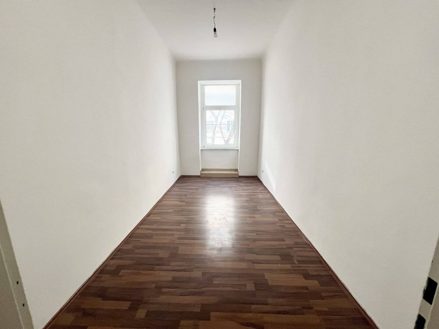 Günstige 3 - Zimmer Wohnung mit Balkon! Im 1.ten Liftstock